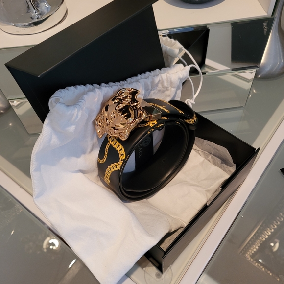VERSACE MEN'S REVERSIBLE LA MEDUSA BUCKLE, BELT SIZE 85 MADE IN ITALY 🇮🇹. - Picture 7 of 10